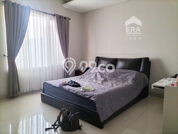 Rumah Luxury Modern Tanpa Renovasi di Singgasana Bandung Rumah Luxury Modern Tanpa Renovasi di Singgasana Bandung