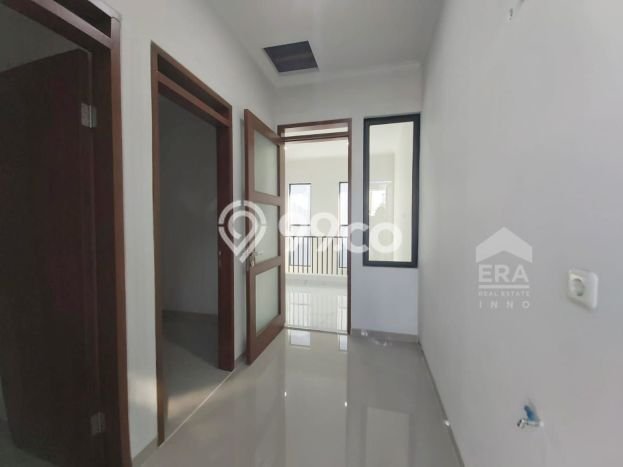 Jual Rumah Luas Elegan Dengan View Cantik di Singgasana, Bandung Jual Rumah Luas Elegan Dengan View Cantik di Singgasana, Bandung