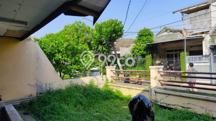 SPECIAL OFFER! Rumah Asri di Moch Toha, Luas 240m² LB 180m² SPECIAL OFFER! Rumah Asri di Moch Toha, Luas 240m² LB 180m²