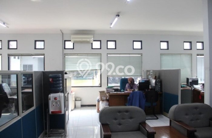 Hunian Mewah LB 1980m2 Siap Huni Desain Elegan di Ciateul, Bandung Hunian Mewah LB 1980m2 Siap Huni Desain Elegan di Ciateul, Bandung