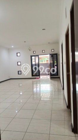 Rumah Modern 2 KT LT 153m2 di Taman Kopo Indah Rumah Modern 2 KT LT 153m2 di Taman Kopo Indah