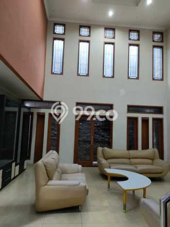 Ready to Use! Luxury House LT 220m2 Desain Elegan di Pungkur Ready to Use! Luxury House LT 220m2 Desain Elegan di Pungkur