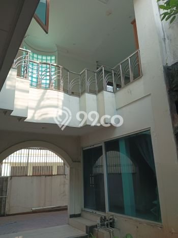 Ready to Use! Luxury House LT 372m2 Desain Modern di Petojo Ready to Use! Luxury House LT 372m2 Desain Modern di Petojo