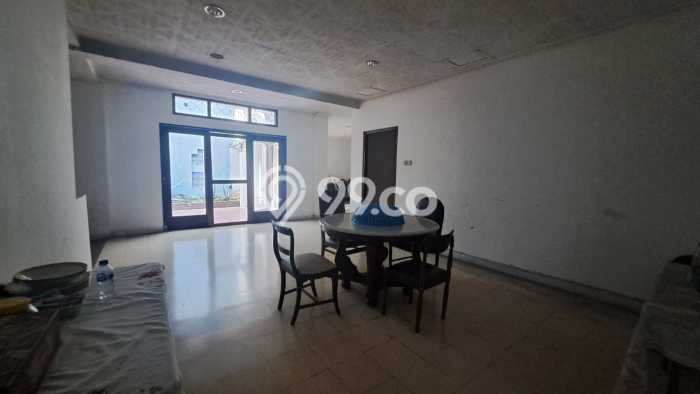 Dijual Ruma Lama Hitung Tanah Saja Lokasi Jalan Sisingamangaraja Kebayoran Baru, Jakarta Selatan Dijual Ruma Lama Hitung Tanah Saja Lokasi Jalan Sisingamangaraja Kebayoran Baru, Jakarta Selatan