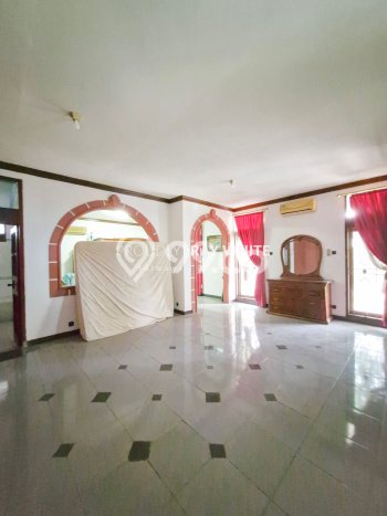 Rumah Luxury Modern Tanpa Renovasi di Pejaten Jakarta Selatan Rumah Luxury Modern Tanpa Renovasi di Pejaten Jakarta Selatan