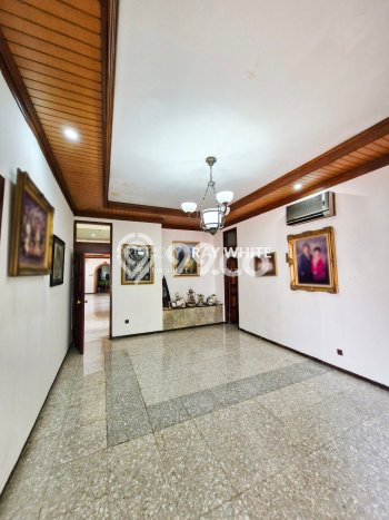 Rumah Luxury Modern Tanpa Renovasi di Pejaten Jakarta Selatan Rumah Luxury Modern Tanpa Renovasi di Pejaten Jakarta Selatan