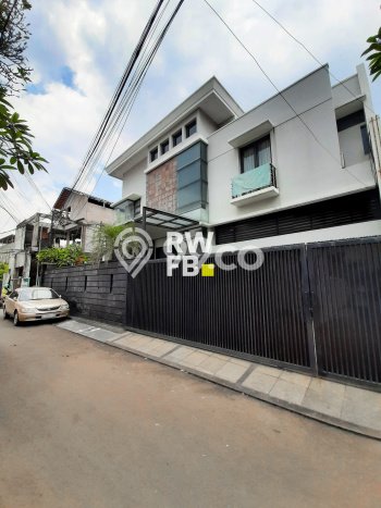 Rumah Elit LB 425m2 Siap Pakai Desain Elegan di Kemang, Jakarta Selatan Rumah Elit LB 425m2 Siap Pakai Desain Elegan di Kemang, Jakarta Selatan