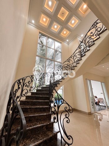 Jual Rumah Luas Elegan Dengan View Eksklusif di Pondok Indah, Jakarta Selatan Jual Rumah Luas Elegan Dengan View Eksklusif di Pondok Indah, Jakarta Selatan