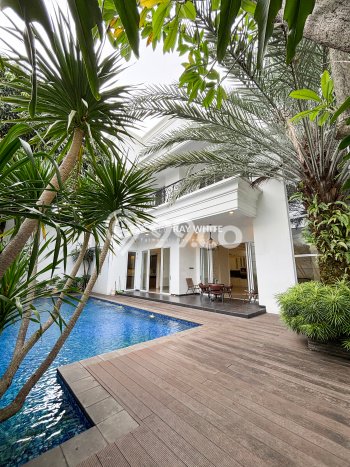 Jual Rumah Luas Elegan Dengan View Eksklusif di Pondok Indah, Jakarta Selatan Jual Rumah Luas Elegan Dengan View Eksklusif di Pondok Indah, Jakarta Selatan