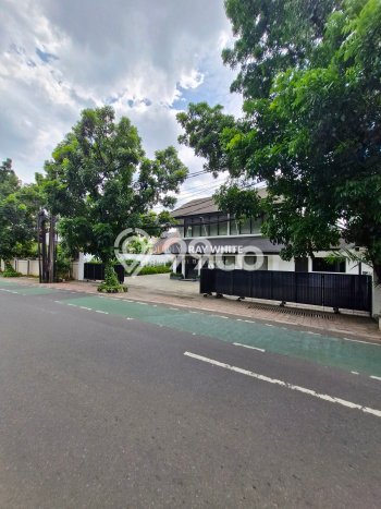 Hunian 4 Kamar Siap Huni Disewakan di Kebayoran Baru Harga Kompetitif Hunian 4 Kamar Siap Huni Disewakan di Kebayoran Baru Harga Kompetitif