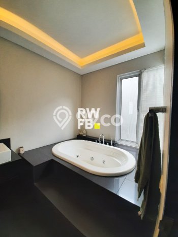 Rumah Elit LB 425m2 Siap Pakai Desain Elegan di Kemang, Jakarta Selatan Rumah Elit LB 425m2 Siap Pakai Desain Elegan di Kemang, Jakarta Selatan