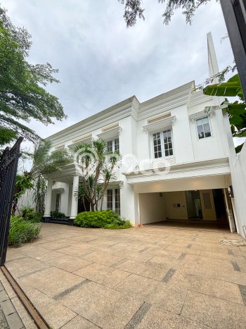 Jual Rumah Luas Elegan Dengan View Eksklusif di Pondok Indah, Jakarta Selatan Jual Rumah Luas Elegan Dengan View Eksklusif di Pondok Indah, Jakarta Selatan