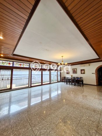 Rumah Luxury Modern Tanpa Renovasi di Pejaten Jakarta Selatan Rumah Luxury Modern Tanpa Renovasi di Pejaten Jakarta Selatan