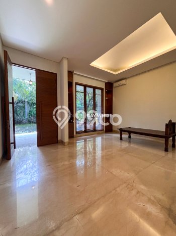 Disewakan Rumah Modern di Cilandak Harga Rp 1,2 Miliar/ Tahun Disewakan Rumah Modern di Cilandak Harga Rp 1,2 Miliar/ Tahun