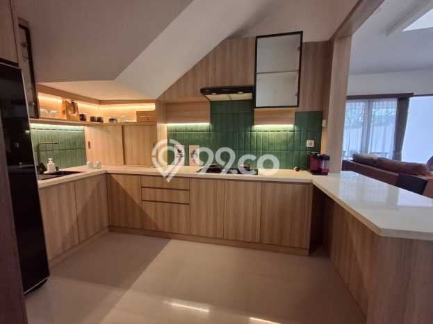 Rumah Mewah LB 160m2 Siap Huni Desain Elegan di Ciganjur, Jakarta Selatan Rumah Mewah LB 160m2 Siap Huni Desain Elegan di Ciganjur, Jakarta Selatan