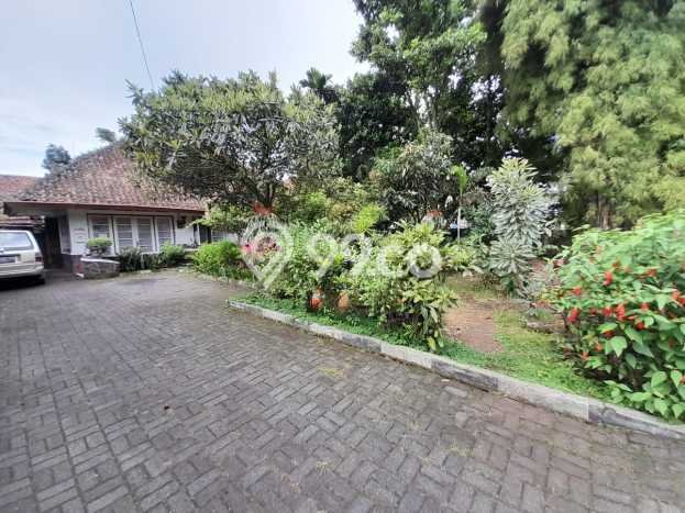 Rumah Mewah LB 213m2 Siap Pakai Desain Elegan di Riau, Bandung Rumah Mewah LB 213m2 Siap Pakai Desain Elegan di Riau, Bandung