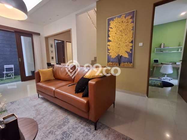 Rumah Mewah LB 160m2 Siap Huni Desain Elegan di Ciganjur, Jakarta Selatan Rumah Mewah LB 160m2 Siap Huni Desain Elegan di Ciganjur, Jakarta Selatan
