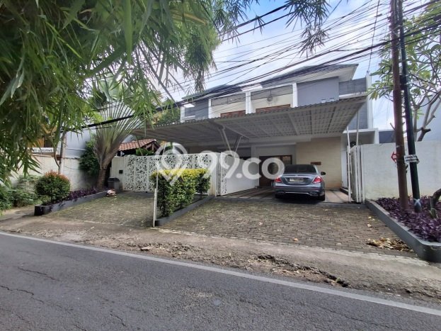 Rumah Mewah LB 160m2 Siap Huni Desain Elegan di Ciganjur, Jakarta Selatan Rumah Mewah LB 160m2 Siap Huni Desain Elegan di Ciganjur, Jakarta Selatan