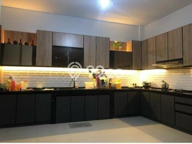 Ready to Use! Luxury House LT 235m2 Desain Elegan di Bungur Ready to Use! Luxury House LT 235m2 Desain Elegan di Bungur