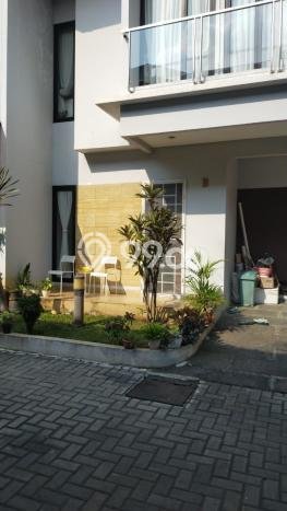 Dijual Hunian Rumah Terawat 4 KT di Condet, Jakarta Timur Dijual Hunian Rumah Terawat 4 KT di Condet, Jakarta Timur