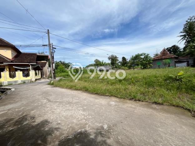 Lahan Strategis di Sleman Dijual dengan Luas 115m2 Lahan Strategis di Sleman Dijual dengan Luas 115m2