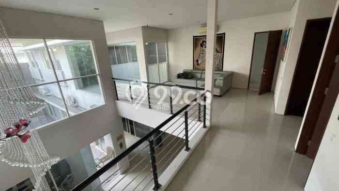 Rumah LT 351m² / LB 400m² Fasilitas Kolam Renang di Graha, Surabaya Rumah LT 351m² / LB 400m² Fasilitas Kolam Renang di Graha, Surabaya