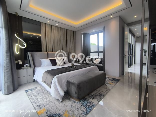 Hunian Elit LB 300m2 Siap Pakai Desain Elegan di Citraland, Surabaya Hunian Elit LB 300m2 Siap Pakai Desain Elegan di Citraland, Surabaya