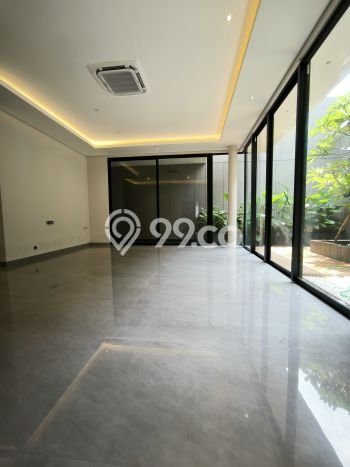 Rumah Elit Modern Siap Huni di Pakuwon Indah Surabaya Rumah Elit Modern Siap Huni di Pakuwon Indah Surabaya