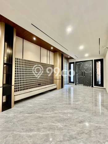 Rumah Elit Modern Siap Huni di Citraland Surabaya Rumah Elit Modern Siap Huni di Citraland Surabaya