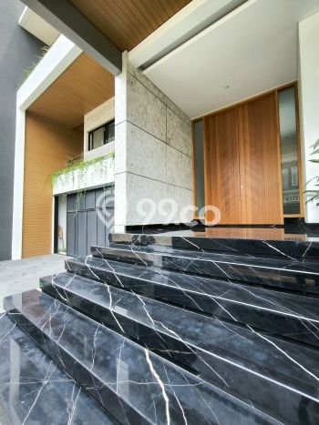 Rumah Elit Modern Siap Huni di Pakuwon Indah Surabaya Rumah Elit Modern Siap Huni di Pakuwon Indah Surabaya