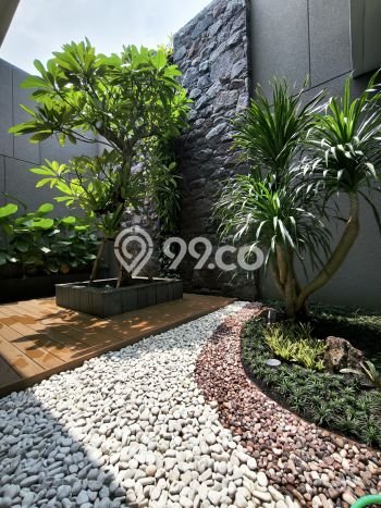 Rumah Elit Modern Siap Huni di Pakuwon Indah Surabaya Rumah Elit Modern Siap Huni di Pakuwon Indah Surabaya