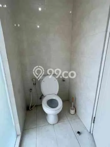 RECOMMENDED! Rumah kawasan Pakuwon, 2 KT, Lokasi Strategis, Luas 72m2m² LB 70m2m² RECOMMENDED! Rumah kawasan Pakuwon, 2 KT, Lokasi Strategis, Luas 72m2m² LB 70m2m²