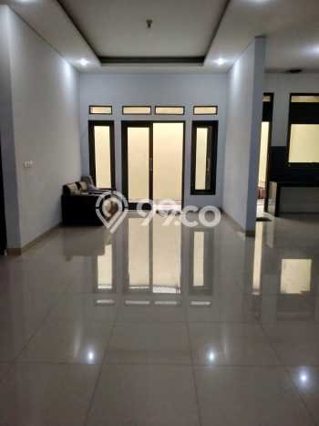 Rumah Elit Modern Tanpa Renovasi di Kayu Putih Jakarta Timur Rumah Elit Modern Tanpa Renovasi di Kayu Putih Jakarta Timur