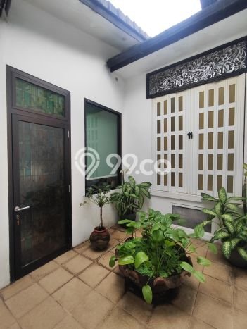 Rumah Luxury Modern Tanpa Renovasi di Tanjung Barat Jakarta Selatan Rumah Luxury Modern Tanpa Renovasi di Tanjung Barat Jakarta Selatan