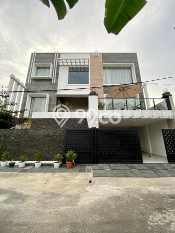 Jual Rumah Luas Megah Dengan View Cantik di Kalimalang, Jakarta Timur Jual Rumah Luas Megah Dengan View Cantik di Kalimalang, Jakarta Timur