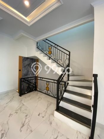 Jual Rumah Mewah Elegan Dengan View Eksklusif di Cipedak, Jakarta Selatan Jual Rumah Mewah Elegan Dengan View Eksklusif di Cipedak, Jakarta Selatan