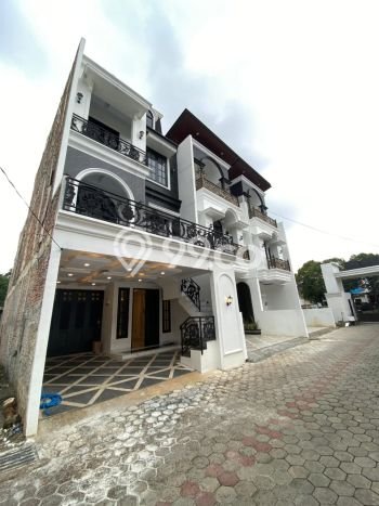 Jual Rumah Mewah Elegan Dengan View Eksklusif di Cipedak, Jakarta Selatan Jual Rumah Mewah Elegan Dengan View Eksklusif di Cipedak, Jakarta Selatan