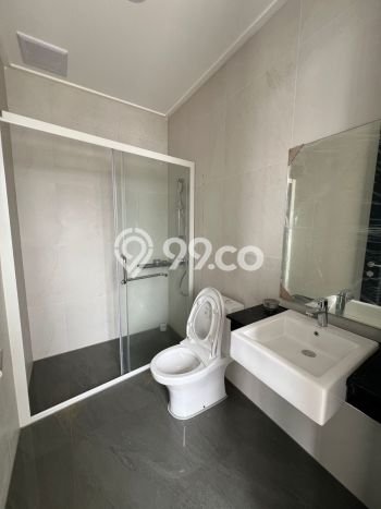 Disewakan! Rumah 3 Kamar Tidur &
3 Kamar Mandi di Pantai Indah Kapuk 2, Jakarta Utara Disewakan! Rumah 3 Kamar Tidur &
3 Kamar Mandi di Pantai Indah Kapuk 2, Jakarta Utara
