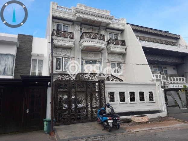 Ready to Use! Luxury House LT 202m2 Desain Modern di Taman Palem Ready to Use! Luxury House LT 202m2 Desain Modern di Taman Palem