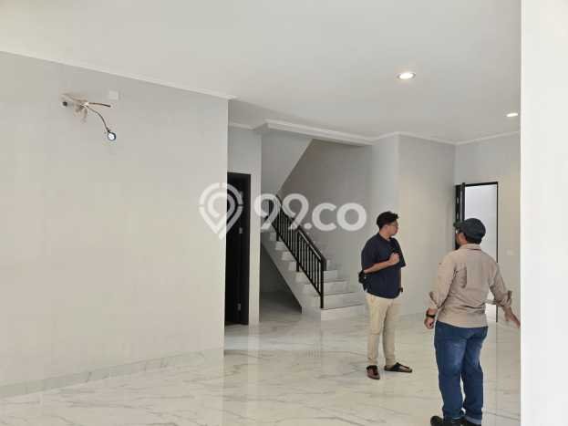 Disewakan! Rumah 4 Kamar Tidur &
4 Kamar Mandi di Pantai Indah Kapuk 2, Jakarta Utara Disewakan! Rumah 4 Kamar Tidur &
4 Kamar Mandi di Pantai Indah Kapuk 2, Jakarta Utara