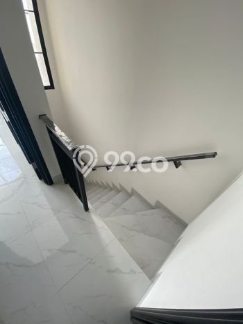 Disewakan! Rumah 2 Kamar Tidur &
2 Kamar Mandi di Pantai Indah Kapuk 2, Jakarta Utara Disewakan! Rumah 2 Kamar Tidur &
2 Kamar Mandi di Pantai Indah Kapuk 2, Jakarta Utara