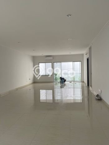 Hunian Elit LB 315m2 Siap Pakai Desain Elegan di Pantai Indah Kapuk, Jakarta Utara Hunian Elit LB 315m2 Siap Pakai Desain Elegan di Pantai Indah Kapuk, Jakarta Utara