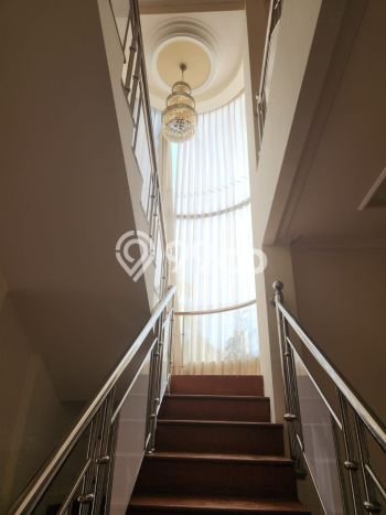 Rumah Mewah Dijual LT 210m2 di Rungkut, Surabaya Rumah Mewah Dijual LT 210m2 di Rungkut, Surabaya