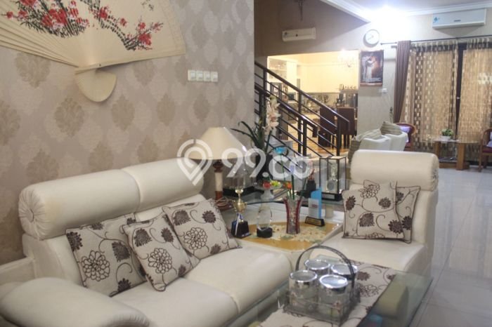 Rumah Lokasi Strategis di Lakarsantri, Surabaya, LT 200m2m² Bangunan 250m2m² Rumah Lokasi Strategis di Lakarsantri, Surabaya, LT 200m2m² Bangunan 250m2m²