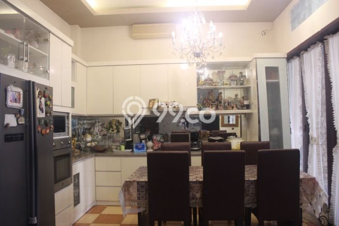 Rumah Lokasi Strategis di Lakarsantri, Surabaya, LT 200m2m² Bangunan 250m2m² Rumah Lokasi Strategis di Lakarsantri, Surabaya, LT 200m2m² Bangunan 250m2m²