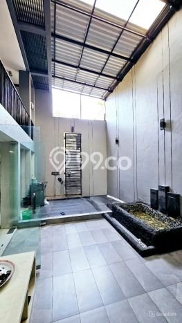 HARGA SPESIAL! Rumah Modern di Dukuh Pakis, Surabaya, Luas 225m2m² Bangunan 273m2m² Bisa Nego! HARGA SPESIAL! Rumah Modern di Dukuh Pakis, Surabaya, Luas 225m2m² Bangunan 273m2m² Bisa Nego!