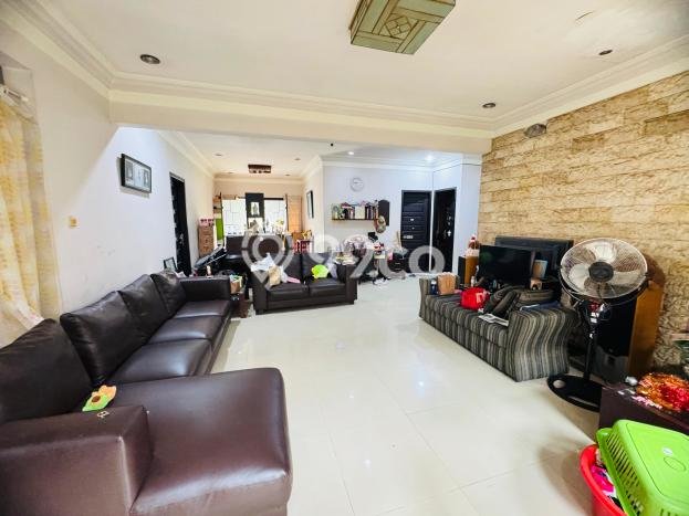 Siap Huni Rumah Minimalis & Modern LB 180m2 di Wadungasri Siap Huni Rumah Minimalis & Modern LB 180m2 di Wadungasri
