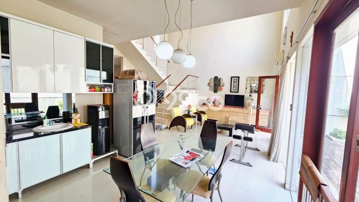 Rumah Mewah Siap Huni LT 240m2 di Lakarsantri, Surabaya Rumah Mewah Siap Huni LT 240m2 di Lakarsantri, Surabaya