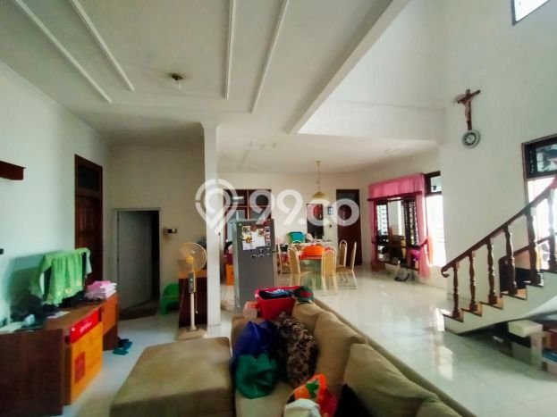 Hunian Mewah LB 400m2 Siap Huni Desain Elegan di Sutorejo, Surabaya Hunian Mewah LB 400m2 Siap Huni Desain Elegan di Sutorejo, Surabaya