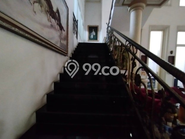 Hunian Mewah LB 500m2 Siap Huni Desain Elegan di Dharma Husada, Surabaya Hunian Mewah LB 500m2 Siap Huni Desain Elegan di Dharma Husada, Surabaya